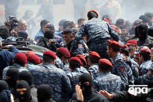 Протести змусили прем'єр-міністра Вірменії подати у відставку