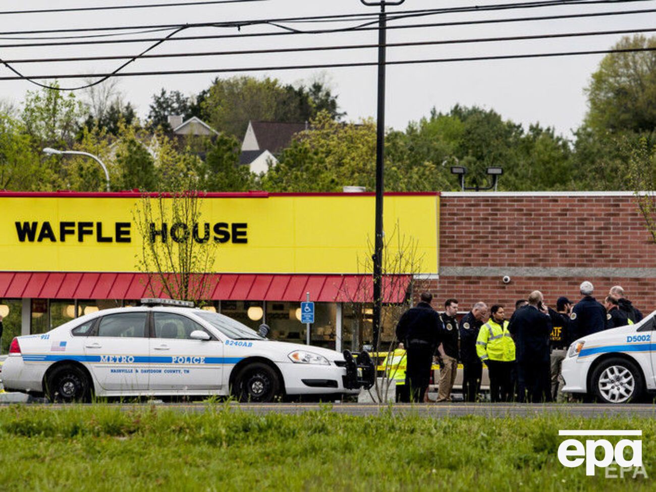 Напівголий чоловік відкрив вогонь по відвідувачах кафе Waffle House