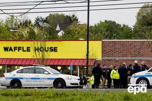Напівголий чоловік відкрив вогонь по відвідувачах кафе Waffle House