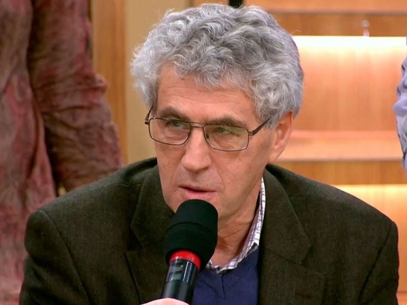 Путін обіцяв допомогу в недопущенні кольорових революцій. Чому ж кинули Саргсяна? І про американців ані слова