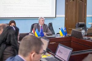 Сологуб отметил, что более жесткая монетарная политика сдерживает экономический рост, но регулятор вынужден прибегать к ней для уменьшения инфляции