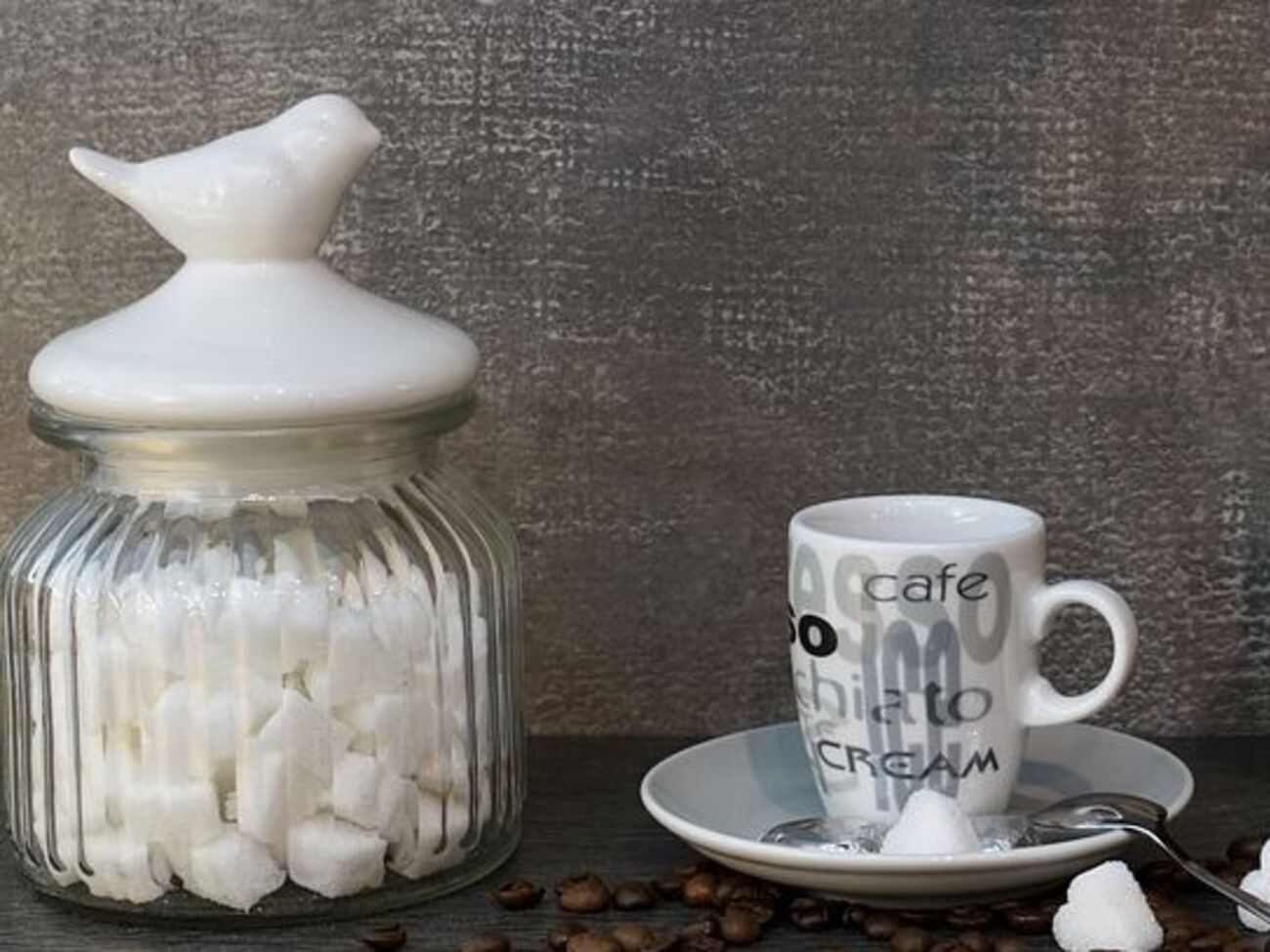 Дневная норма потребления сахара для взрослого человека составляет 60 г