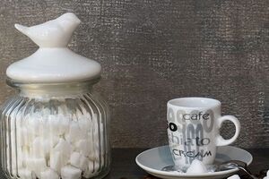 Дневная норма потребления сахара для взрослого человека составляет 60 г