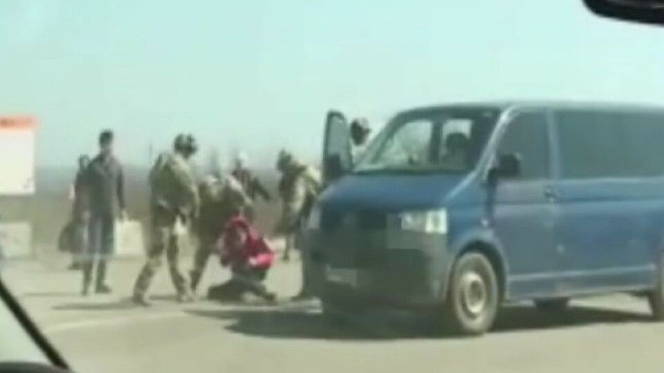 Правоохранители нашли у мужчины в обуви военный билет "ЛНР"