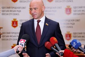 За даними BBC, Труханов входив до банди, яка могла бути причетною до вбивств, контрабанди зброї та наркотиків, а також офшорних махінацій