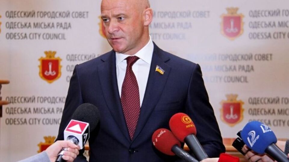За даними BBC, Труханов входив до банди, яка могла бути причетною до вбивств, контрабанди зброї та наркотиків, а також офшорних махінацій