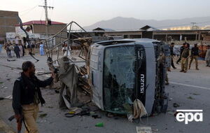 Грузовик, перевозивший полицейских, перевернулся после взрыва