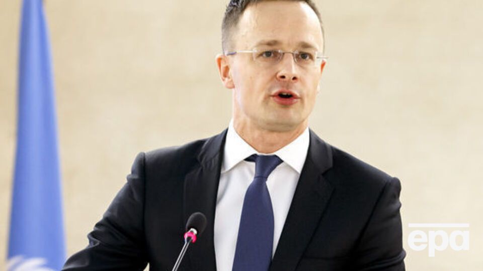 Сіярто знову звинуватив Україну в обмеженні прав нацменшин