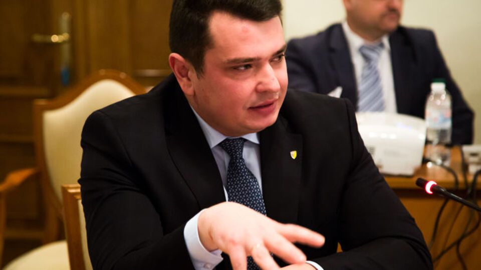 По словам Сытника, НАБУ попытается через суд вернуть одесский аэропорт в коммунальную собственность