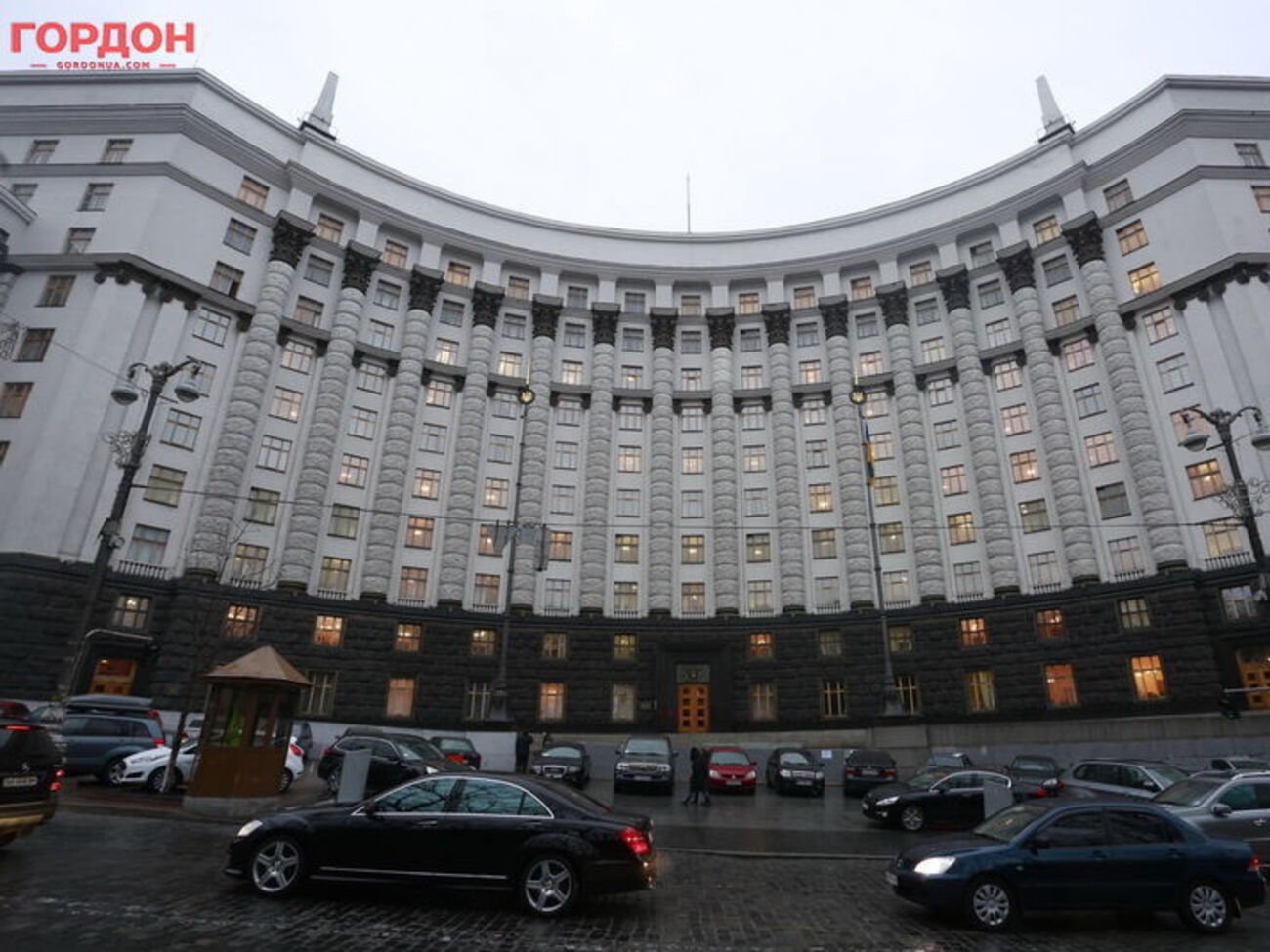 28 березня Кабмін доручив профільним відомствам провести масштабну перевірку пожежної безпеки в торгових центрах