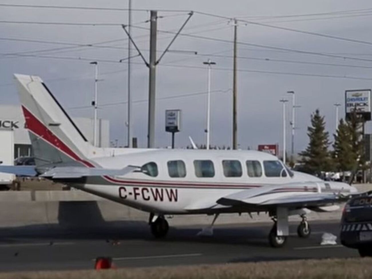 У літака виникли проблеми із двигуном