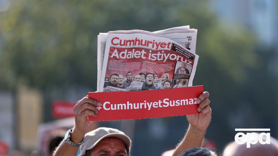 Троих сотрудников газеты суд оправдал