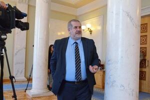 Чубаров: По всем местам проведения обысков сосредоточены значительные силы спецподразделений, оснащенных стрелковым оружием