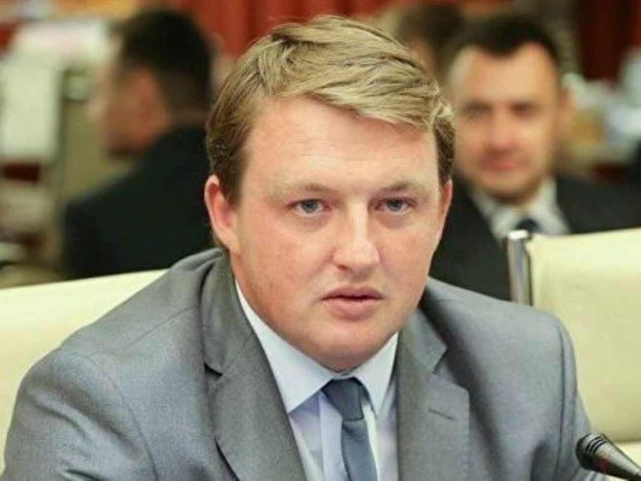 Рейтинг Гриценка високий, тому що він мовчав, як справжній полковник. Але тут принесли нові рейтинги, і він заговорив. От краще б мовчав