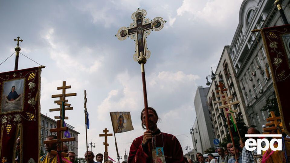 59,8% українців довіряють церкві, 27% – не довіряють