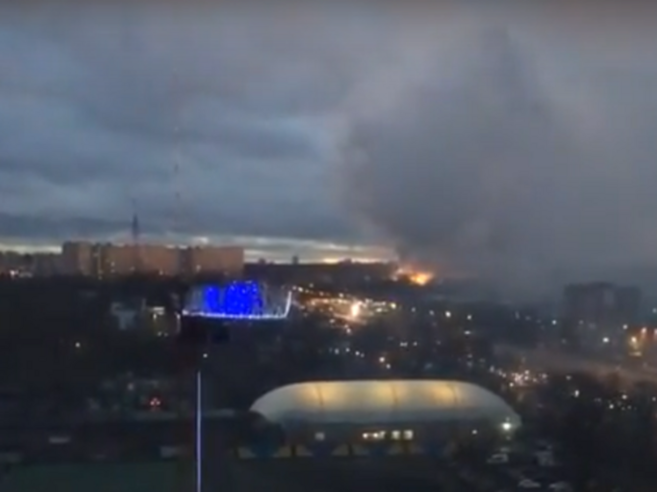 На аматорських кадрах видно густий дим над Балашихою