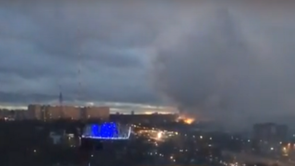 На аматорських кадрах видно густий дим над Балашихою