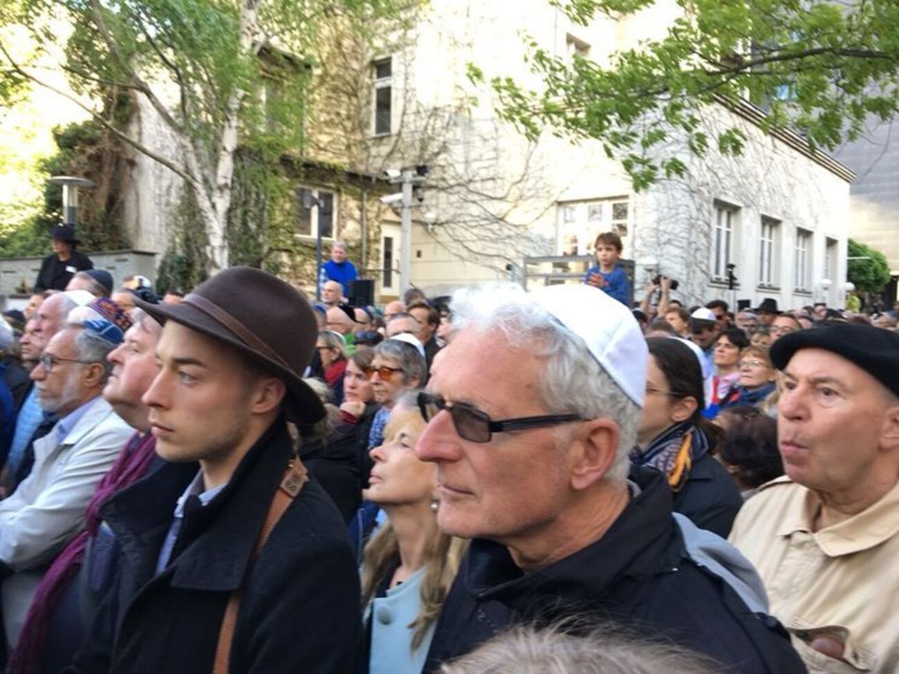 В берлинской акции приняли участие около 2000 человек