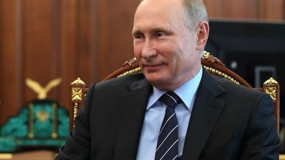 В подмосковных Химках незрячим передали объемный портрет Путина