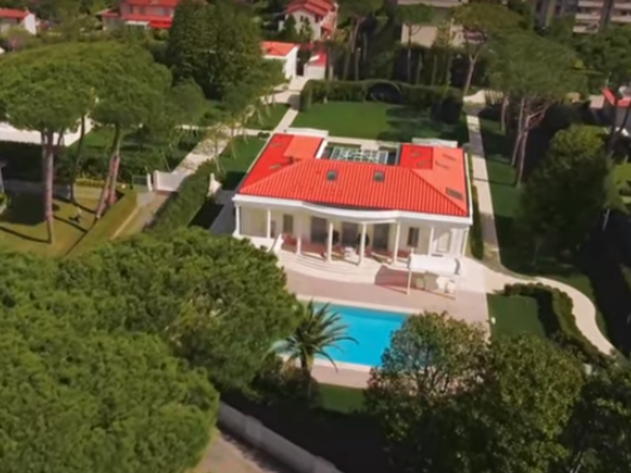 Активисты ФБК засняли бывшую виллу вице-премьера РФ с беспилотника