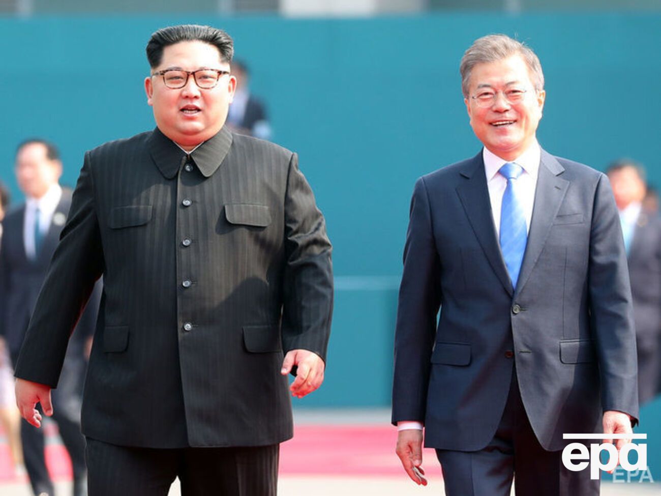 Лідери КНДР і Південної Кореї усміхалися один одному