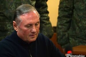 Суд продлил арест Ефремову