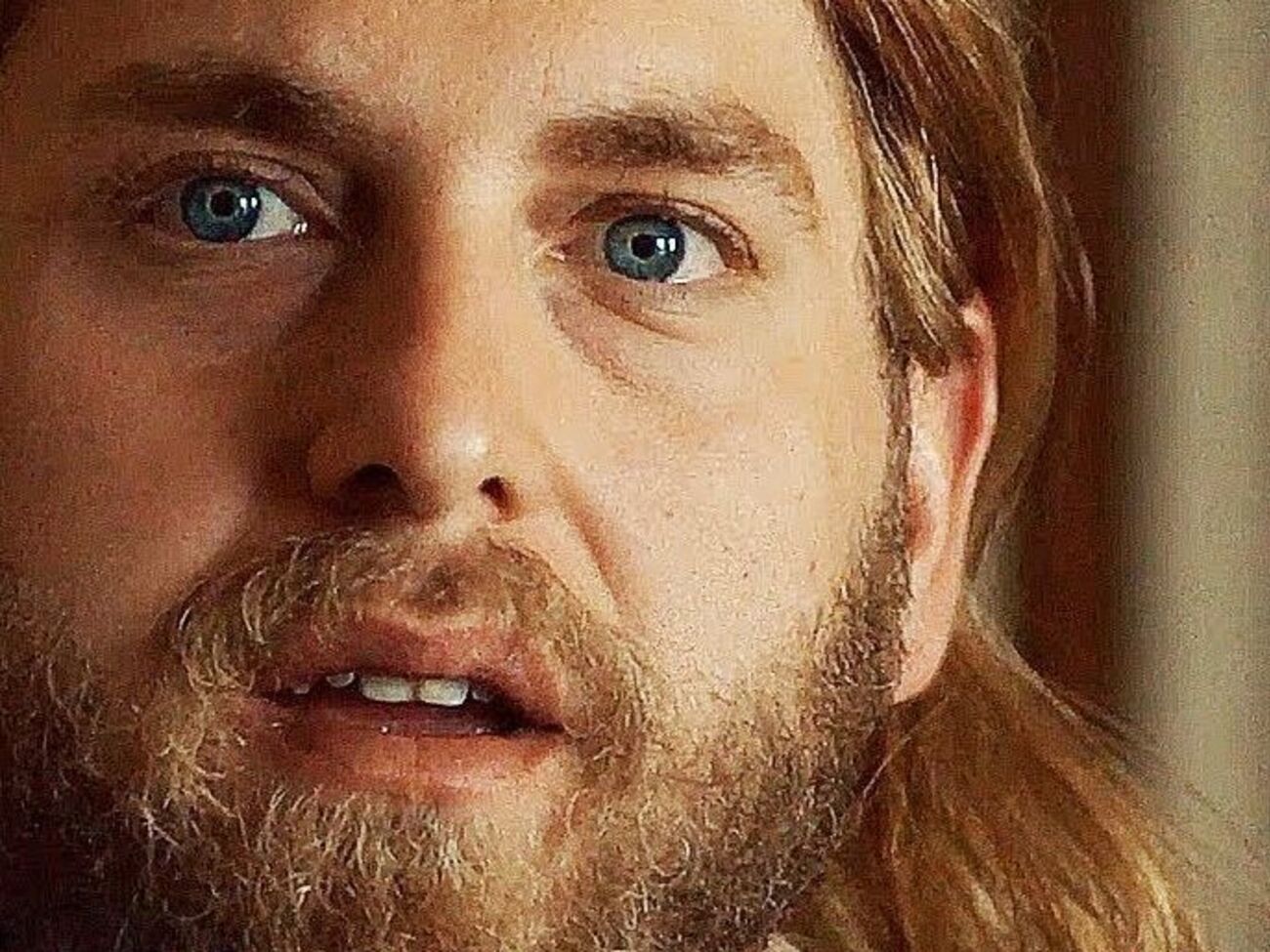 Фільм присвячено карикатуристу, прикутому до інвалідного візка