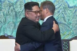 Лидеры двух Корей обнялись после подписания декларации о мире