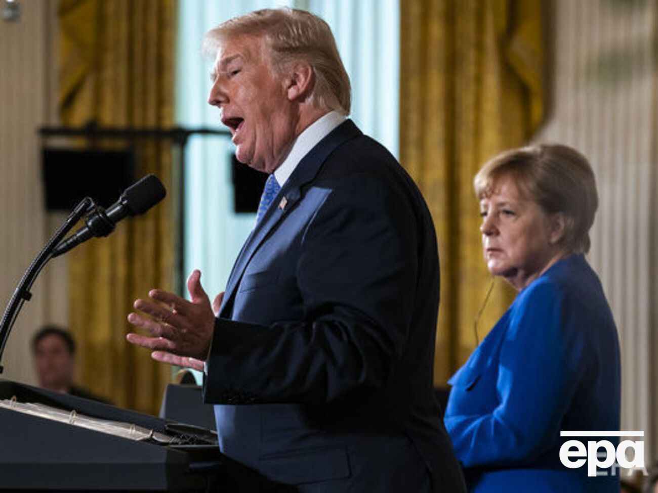 Трамп і Меркель вийшли до преси після переговорів