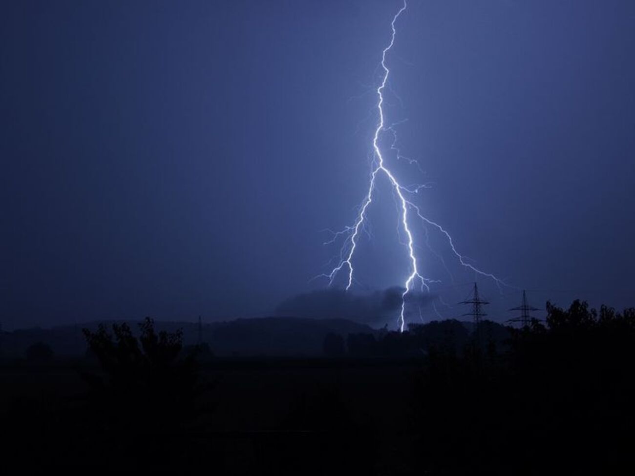 Удары молниями произошли с разницей во времени менее часа