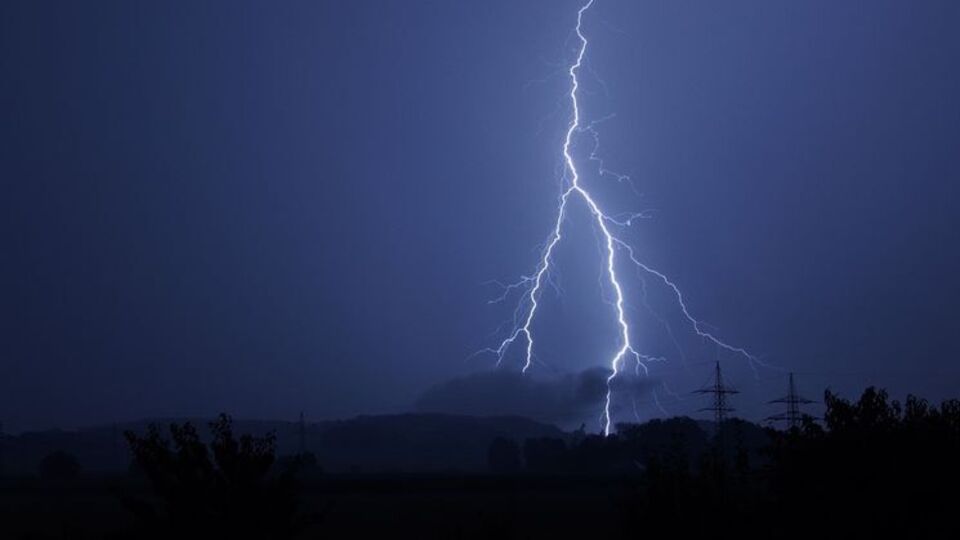 Удары молниями произошли с разницей во времени менее часа