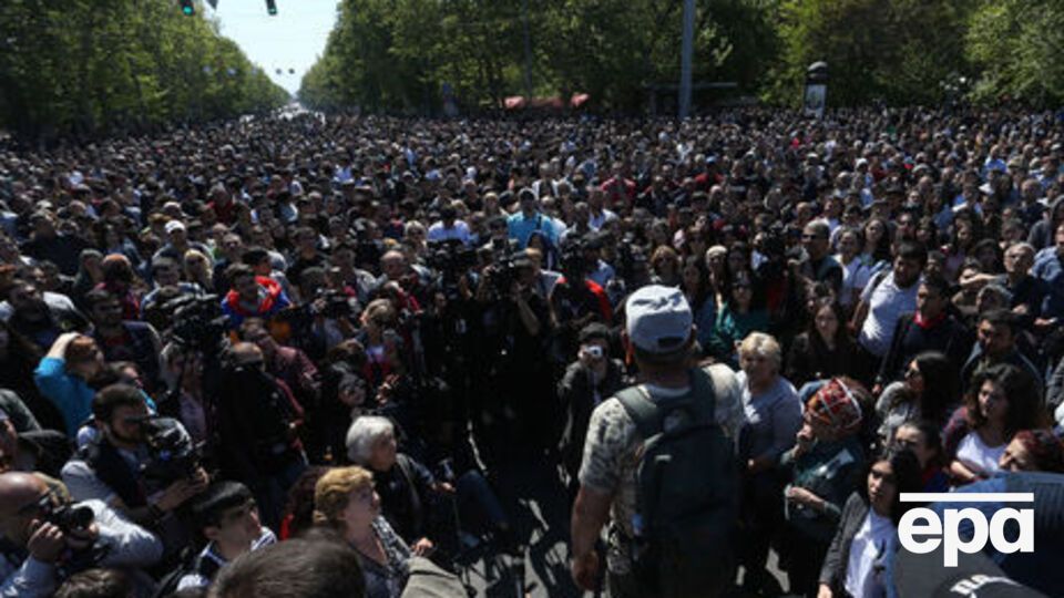 23 апреля уличные акции протеста в Ереване вынудили премьер-министра Сержа Саргсяна уйти в отставку