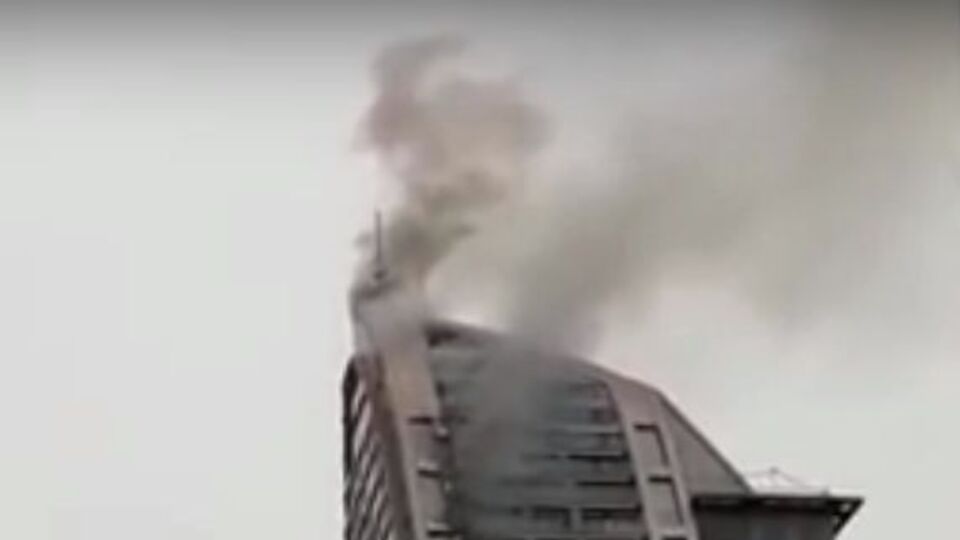 Займання почалося на верхніх поверхах 130-метрового хмарочоса