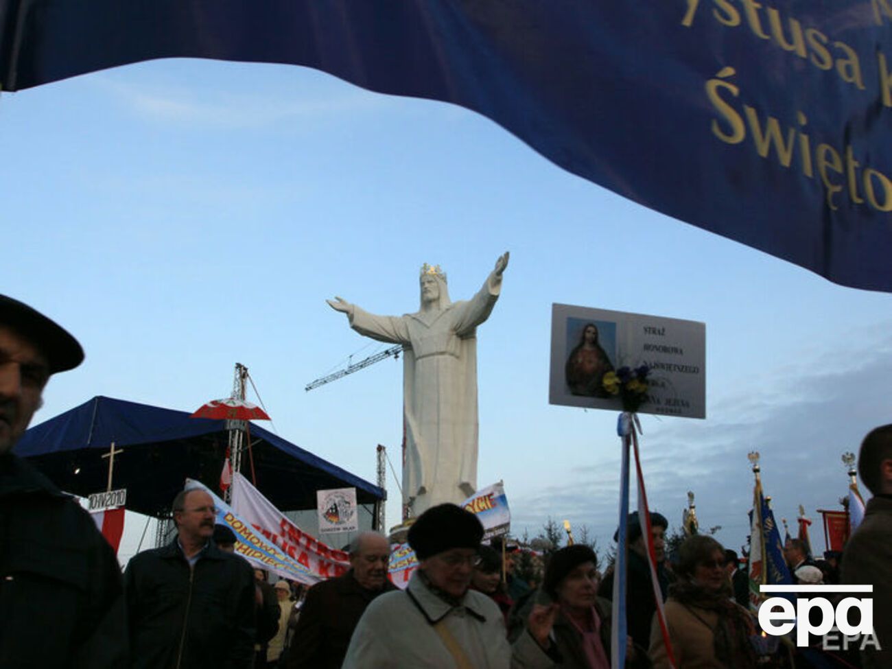 В польской епархии считают, что антенны&nbsp;на верхушке статуи могут ранить чувства верующих
