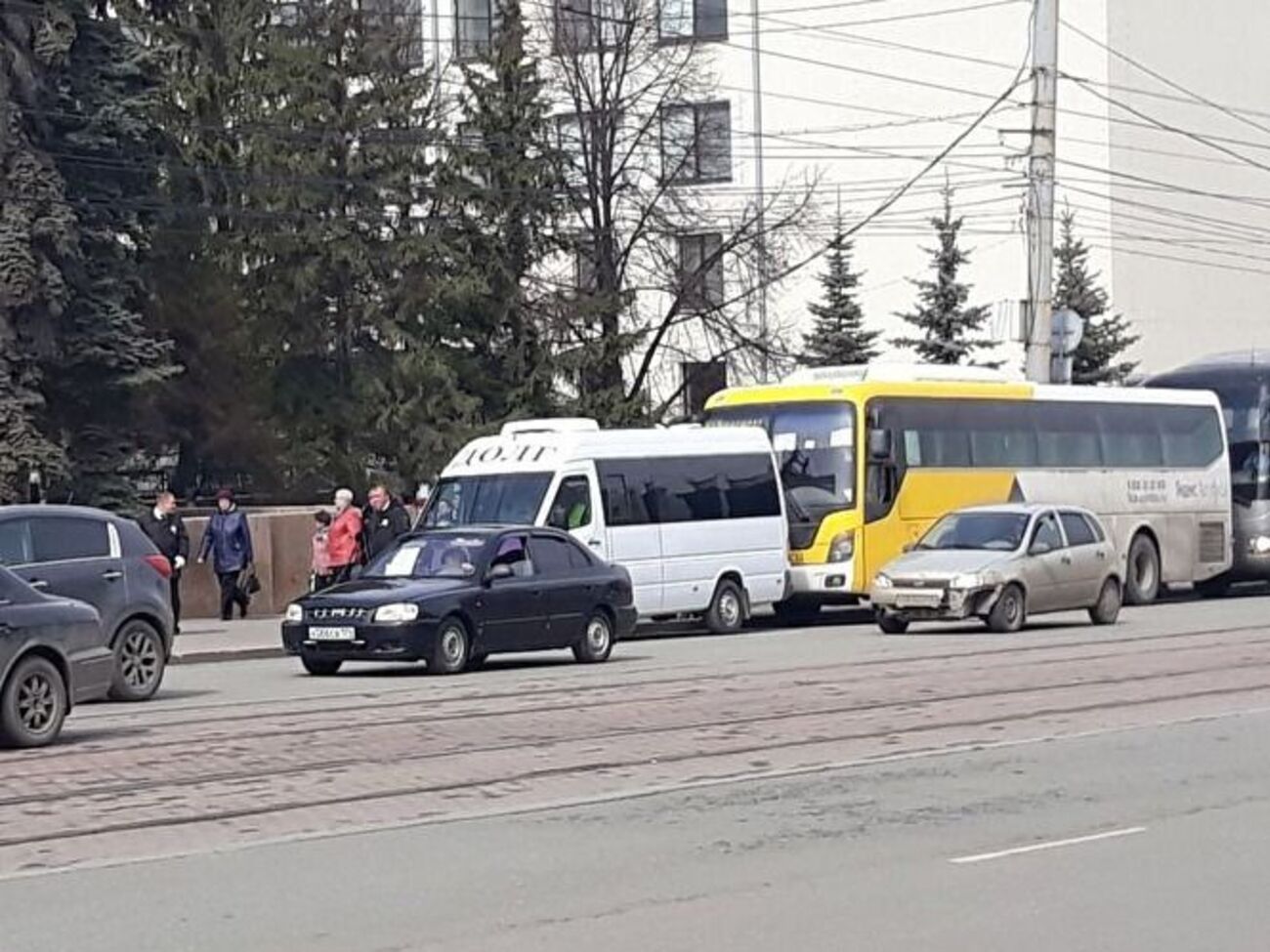 Ветеранів привезли до Вічного вогню