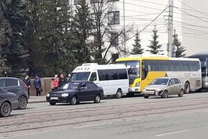 Ветеранів привезли до Вічного вогню