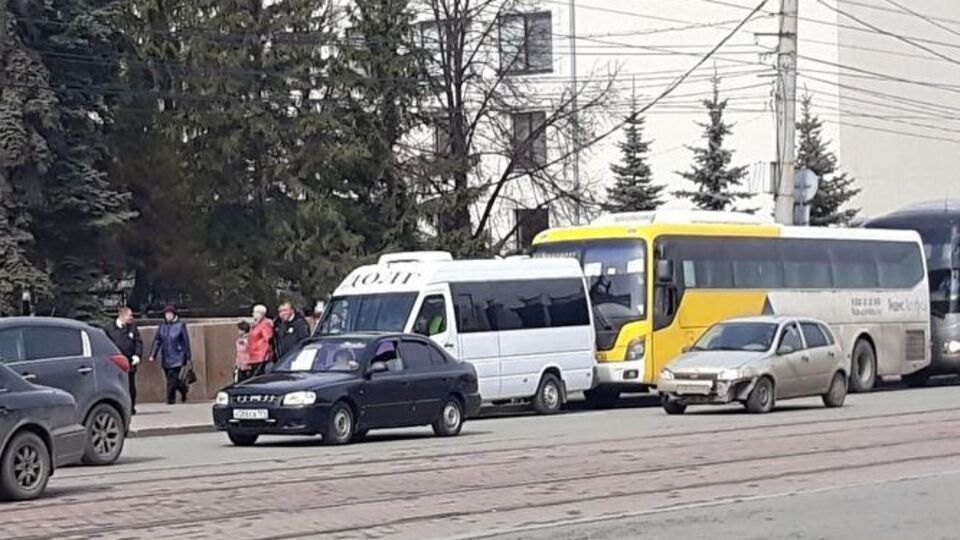 Ветеранов привезли к Вечному огню
