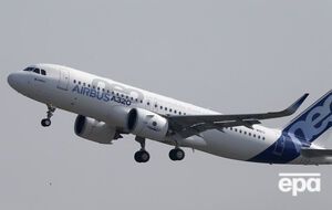 Самолет с украинцами из Египта летит во Львов