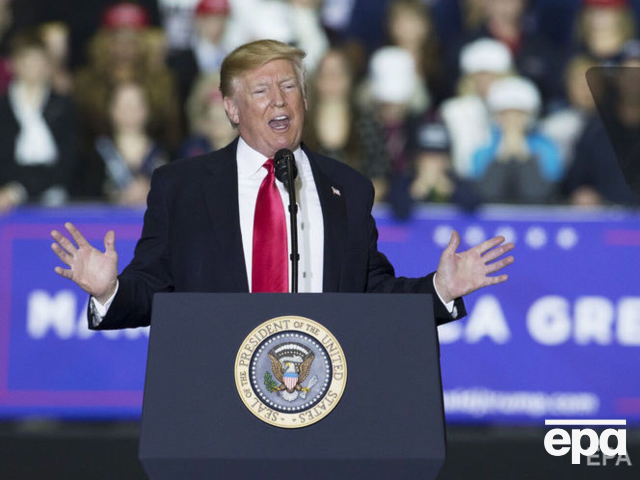 Трамп напомнил, что на строительство стены на границе с Мексикой уже выделили $1,6 млрд