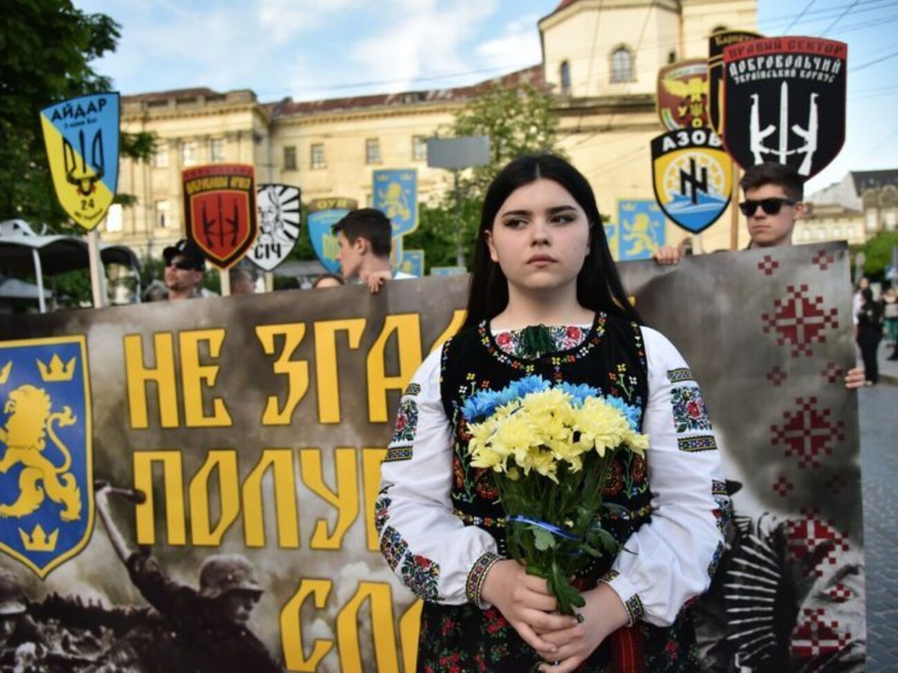 Во Львове прошел марш в честь 75-летия дивизии СС "Галичина". Фоторепортаж