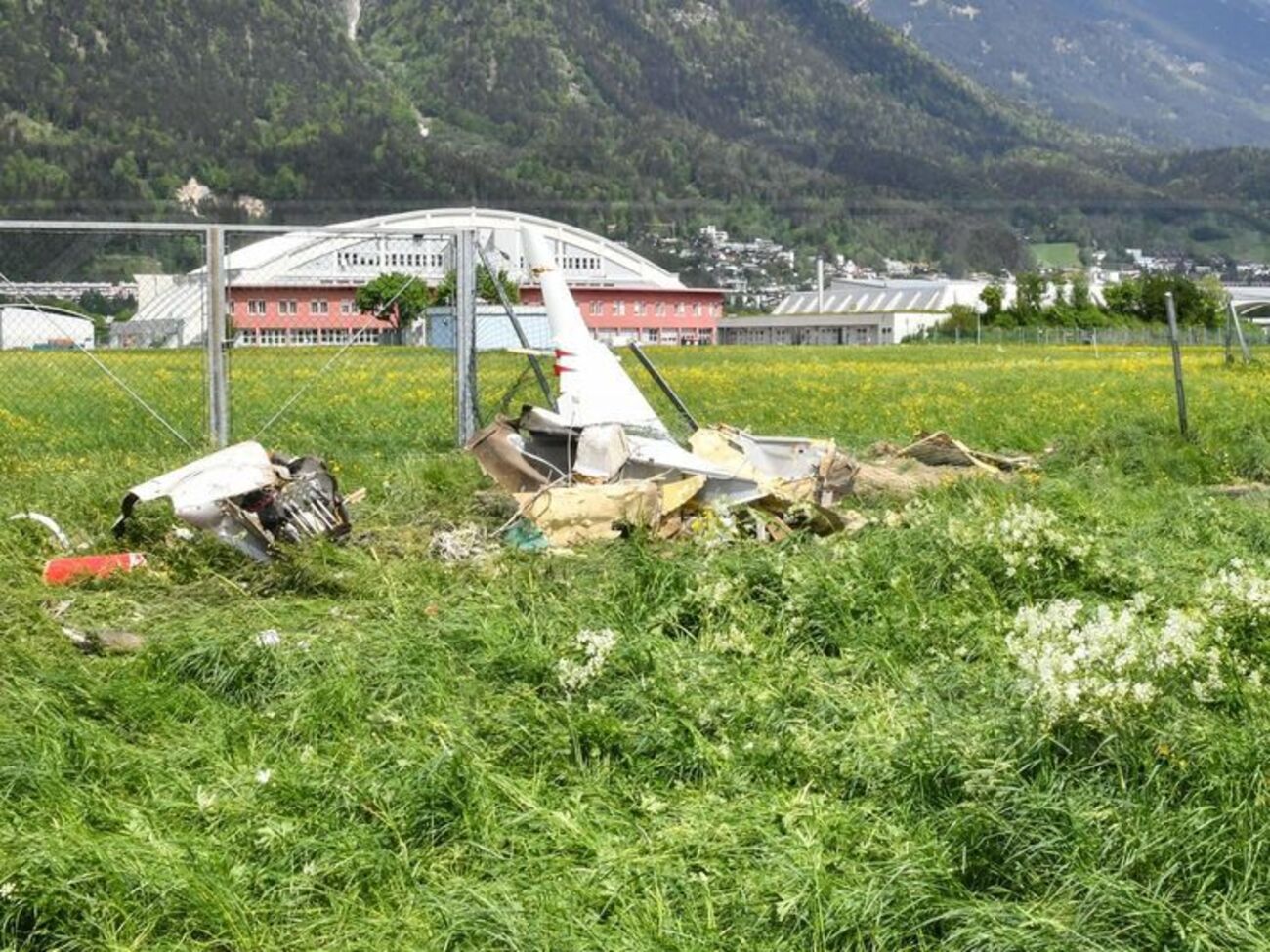 Літак розбився після вильоту з аеропорту