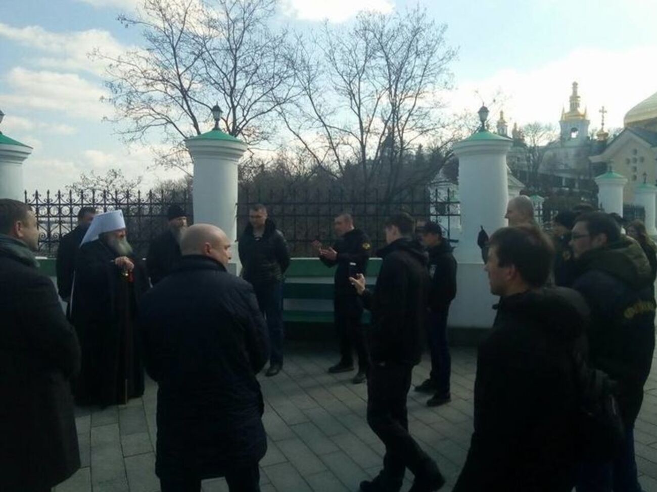 Активисты поговорили с настоятелем Лавры