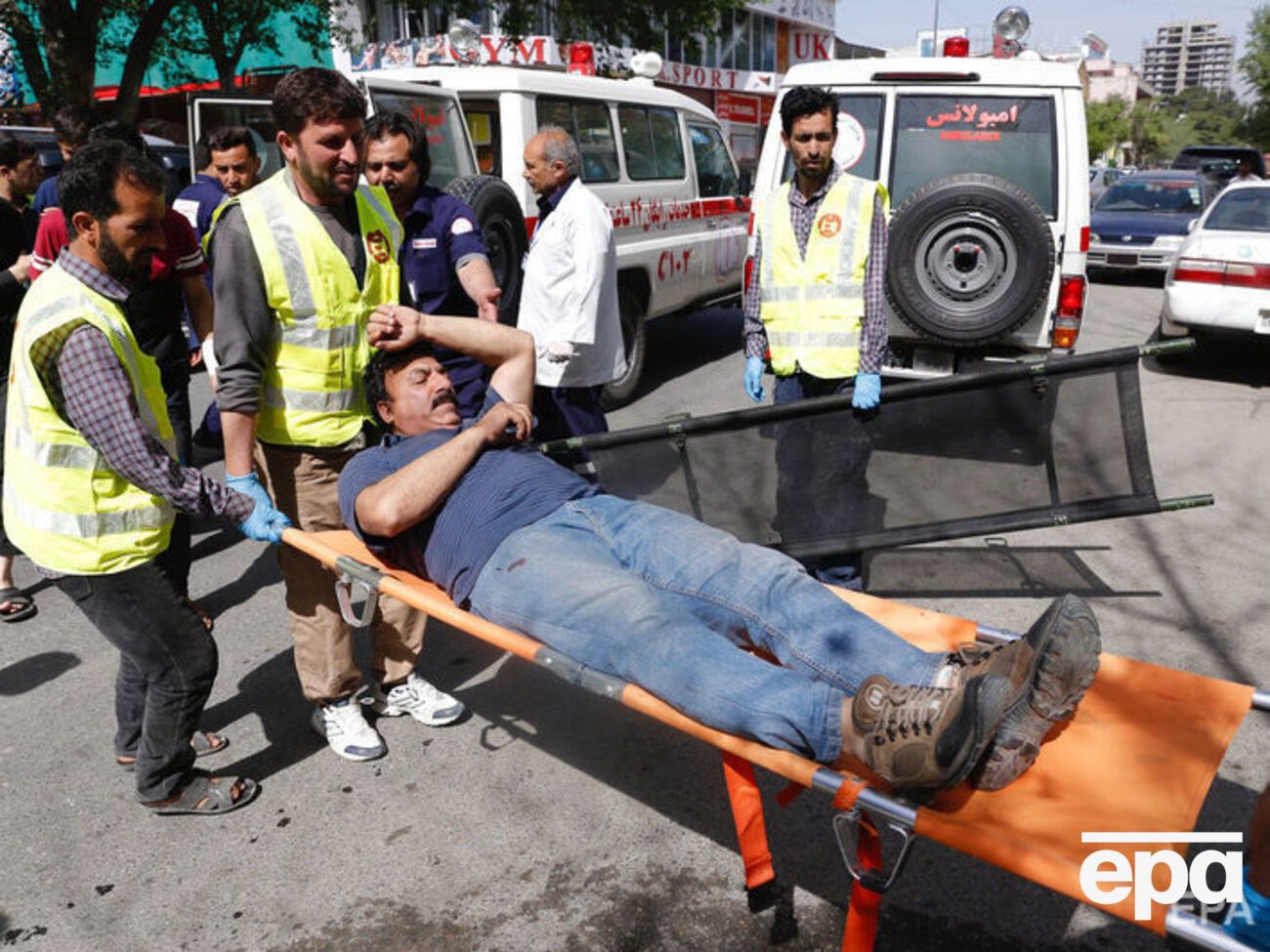 Боевики ИГИЛ совершили теракт в Кабуле, жертвами стали как минимум 29 человек. Фоторепортаж