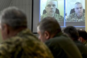 Президент подякував командувачу АТО Забродському (ліворуч) і передав керівництво операцією на Донбасі Наєву (праворуч)