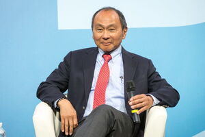 Фукуяма подчеркнул, что начатые после Революции достоинства преобразования приостановились