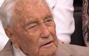 Гудолл заявил, что качество его жизни ухудшилось, и он хочет получить доступ к программе помощи умирающим