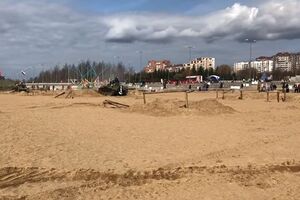 Під час поїздки на броні танка молоді люди впали під гусениці машини