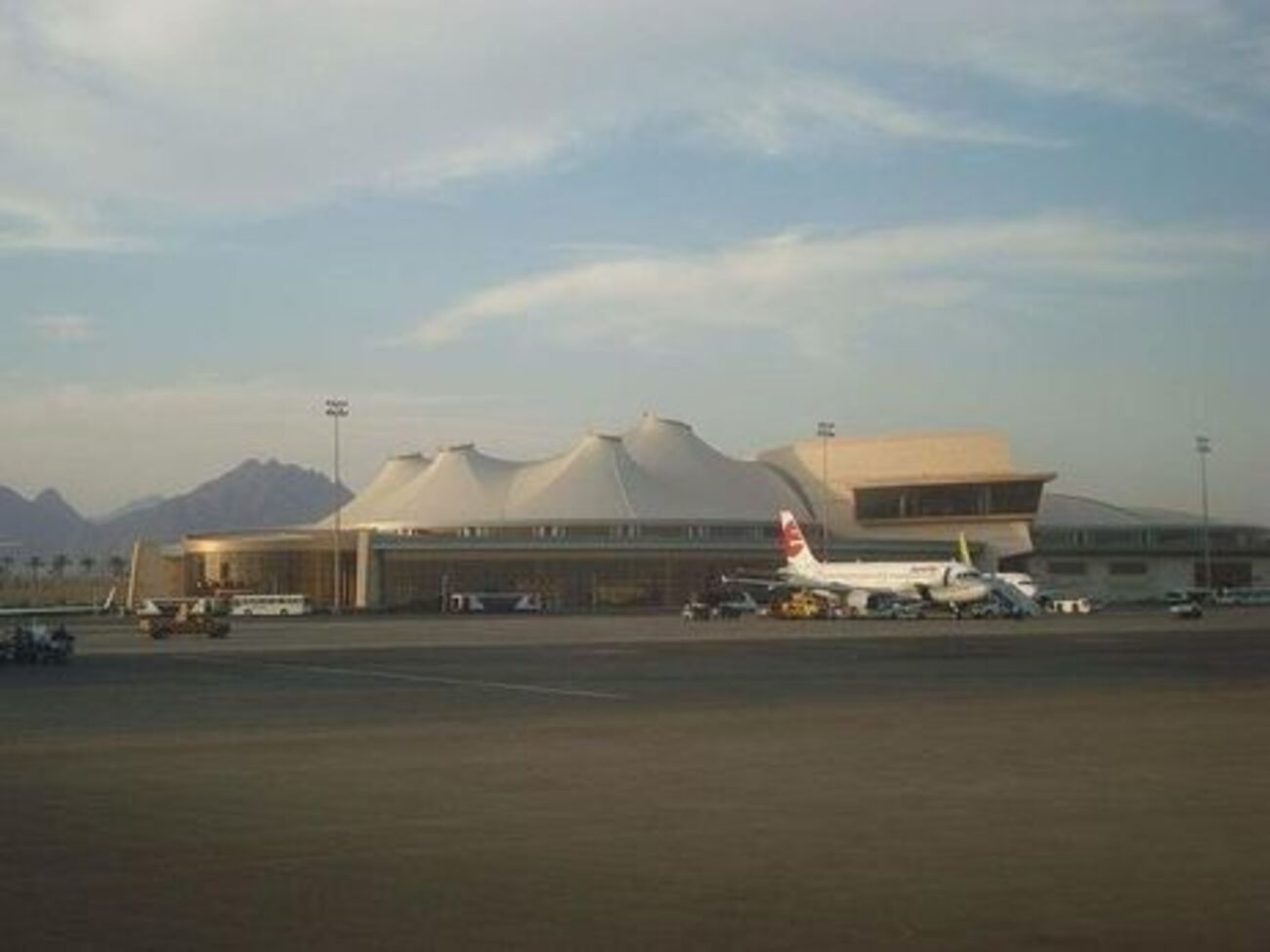 28 апреля стало известно, что 200 украинских туристов&nbsp;не могут покинуть египетский Шарм-эль-Шейх