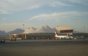 28 апреля стало известно, что 200 украинских туристов не могут покинуть египетский Шарм-эль-Шейх