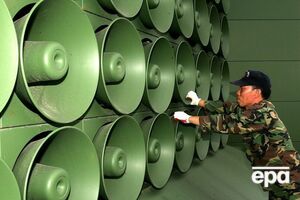 Громкоговорители транслировали агитационные тексты и музыку на территорию Северной Кореи